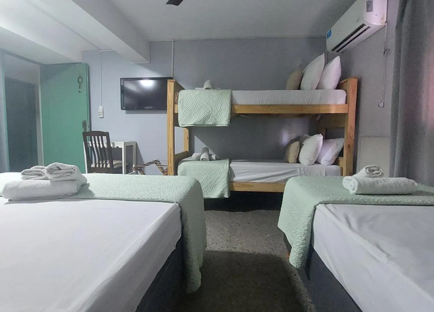 J B J Hotel Mendoza