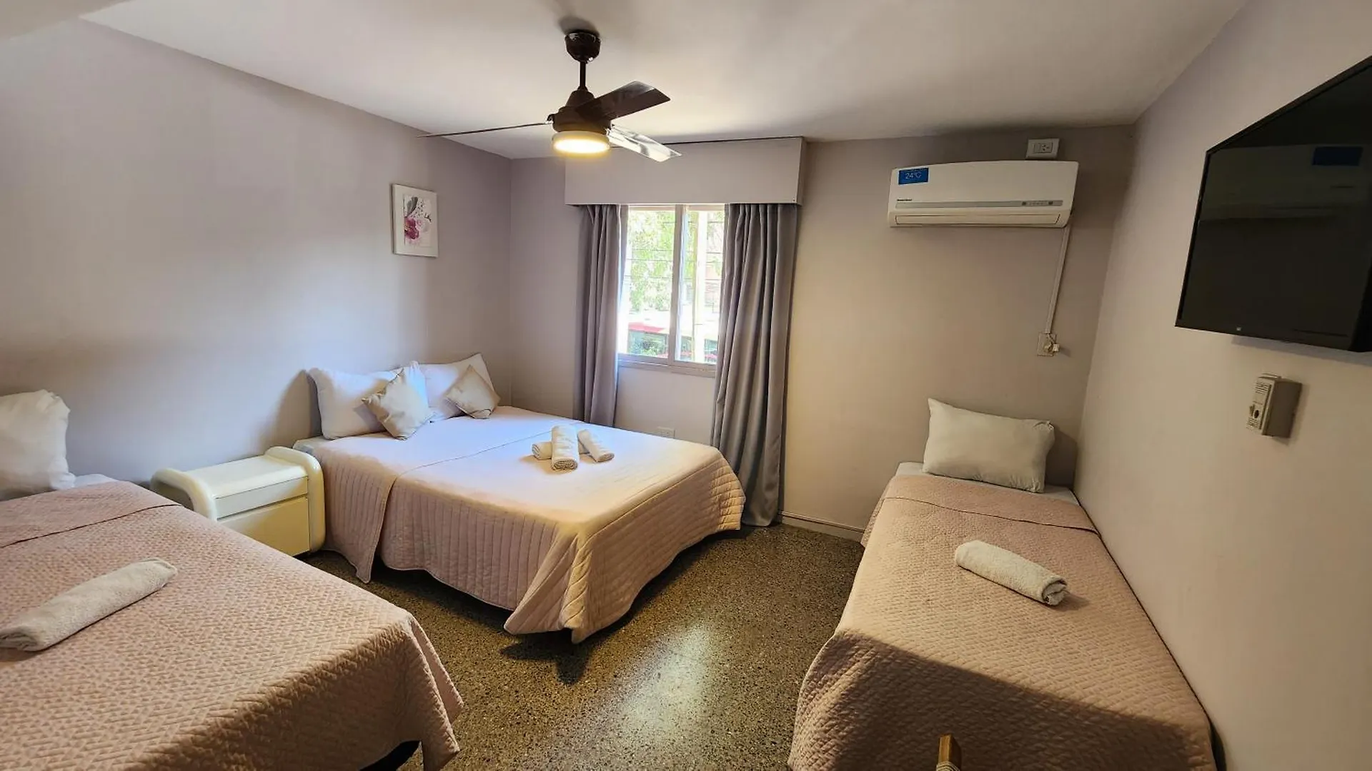 J B J Hotel Mendoza