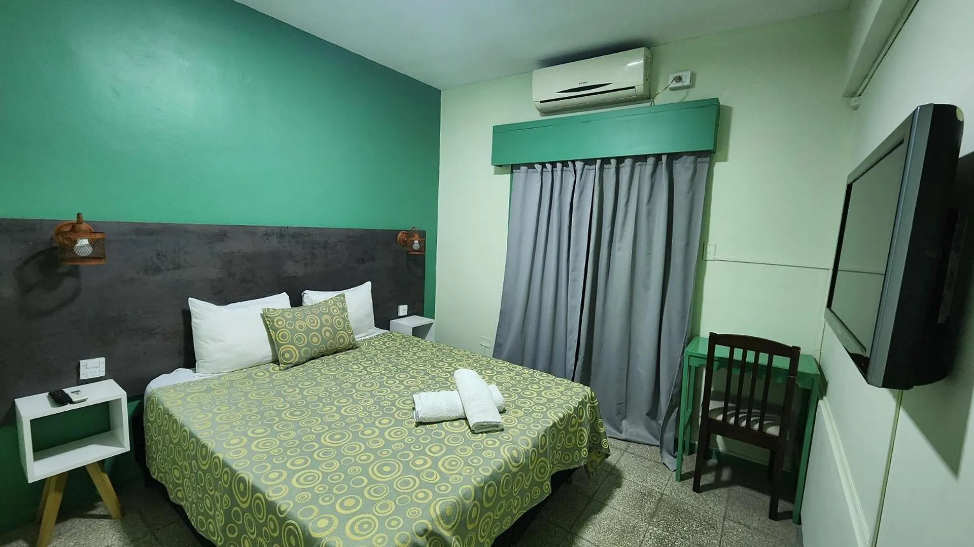 J B J Hotel Mendoza