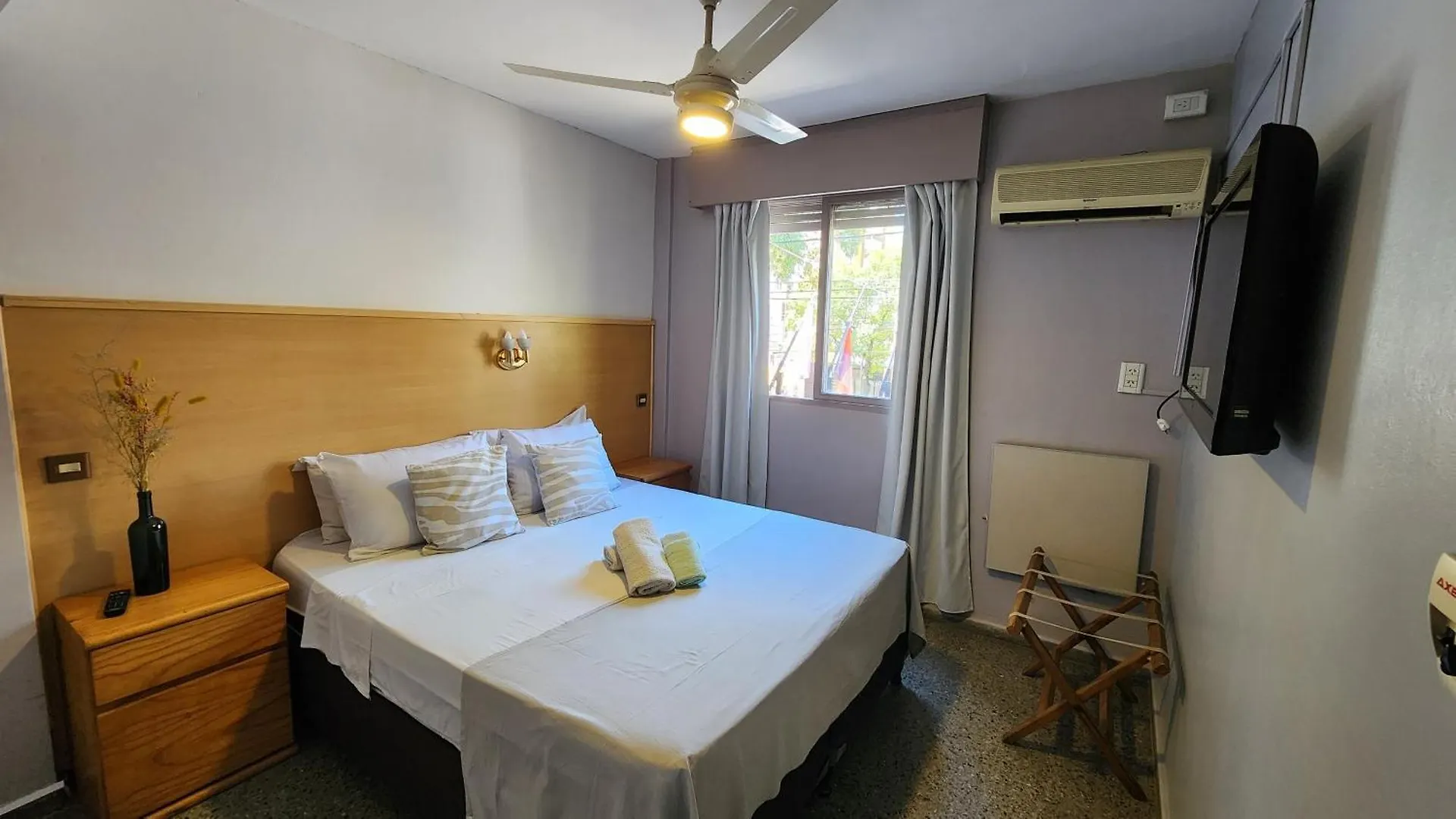 J B J Hotel Mendoza 2*,  Argentina
